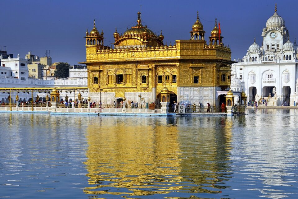 Złoty Templet w Amritsar: symbol duchowości i pokoju w sercu Sikhizmu.