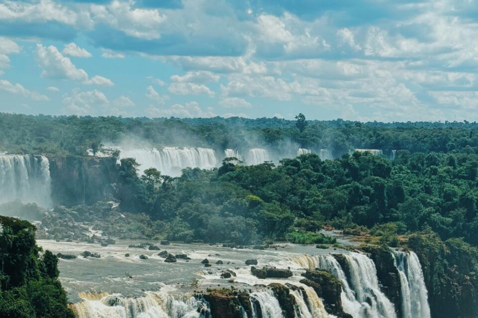 Wodospady Iguazu tropikalnym raju