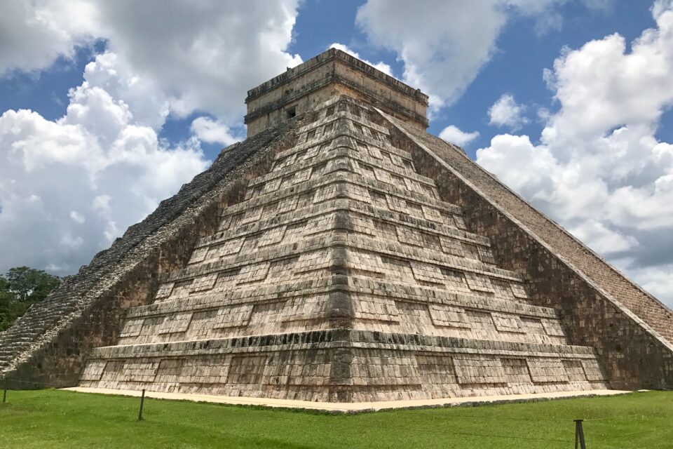Masywna piramida w Chichén Itzá