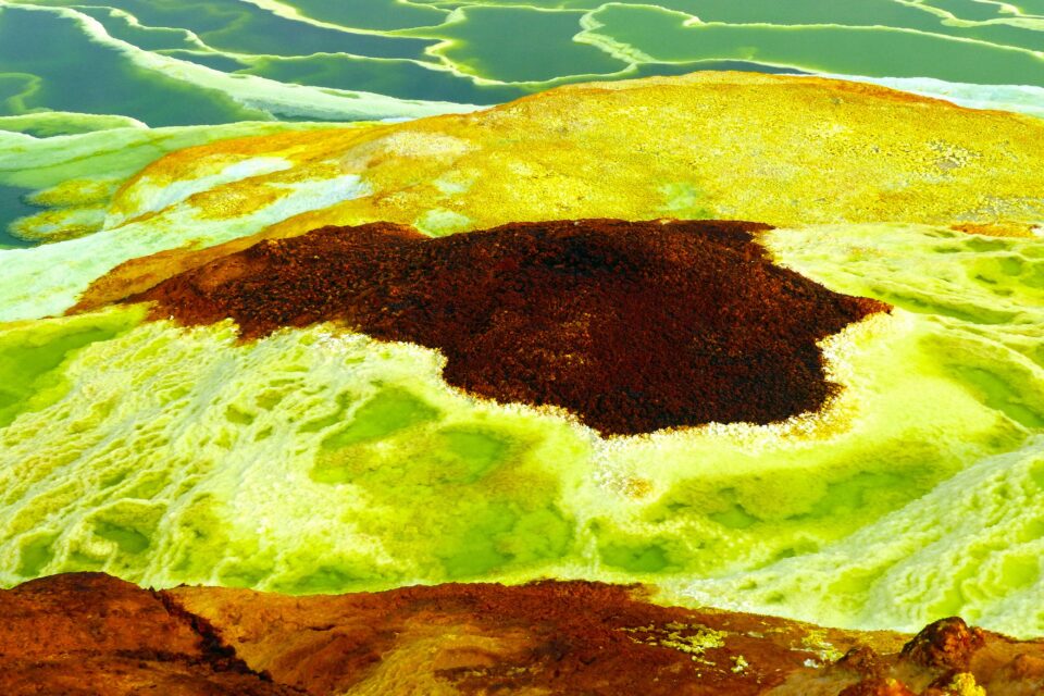 Kotlina Danakilska - słone jezioro Dallol