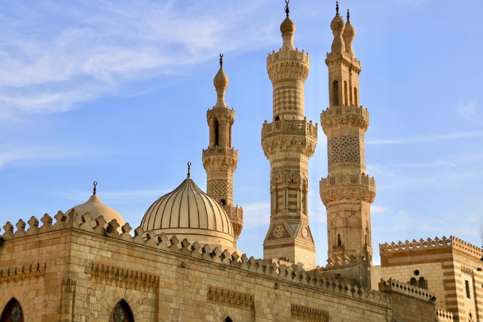Wspaniały meczet z minaretami w Kairze