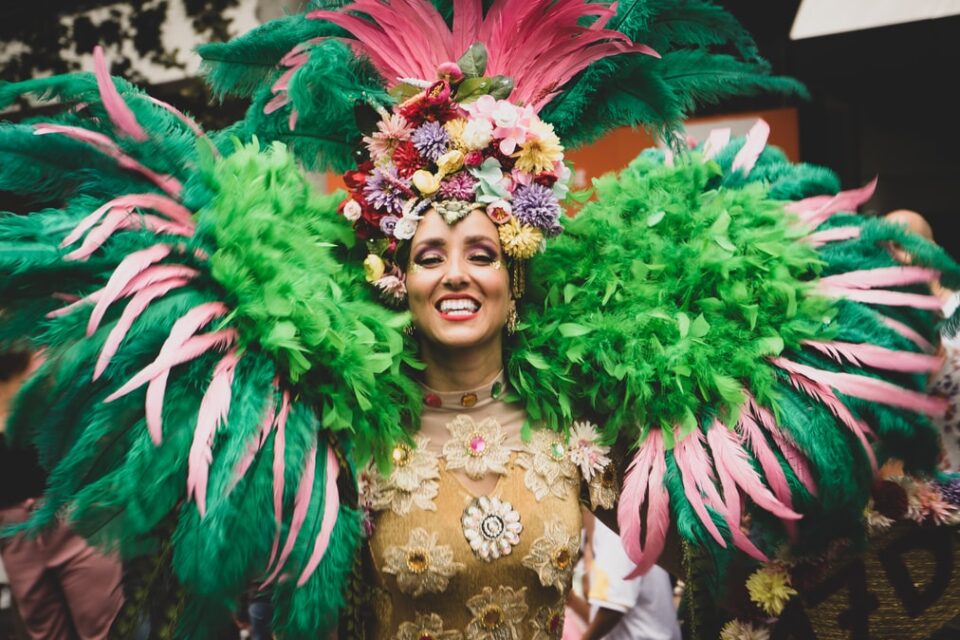 Kobieta na brazylijskim festiwalu