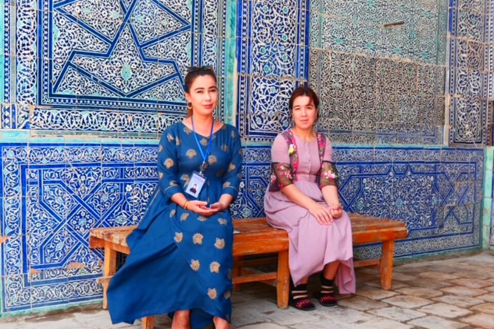Kobiety na tle azulejos